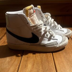 Women’s High Top sneakers Nike Blazer mid 77 White size 7